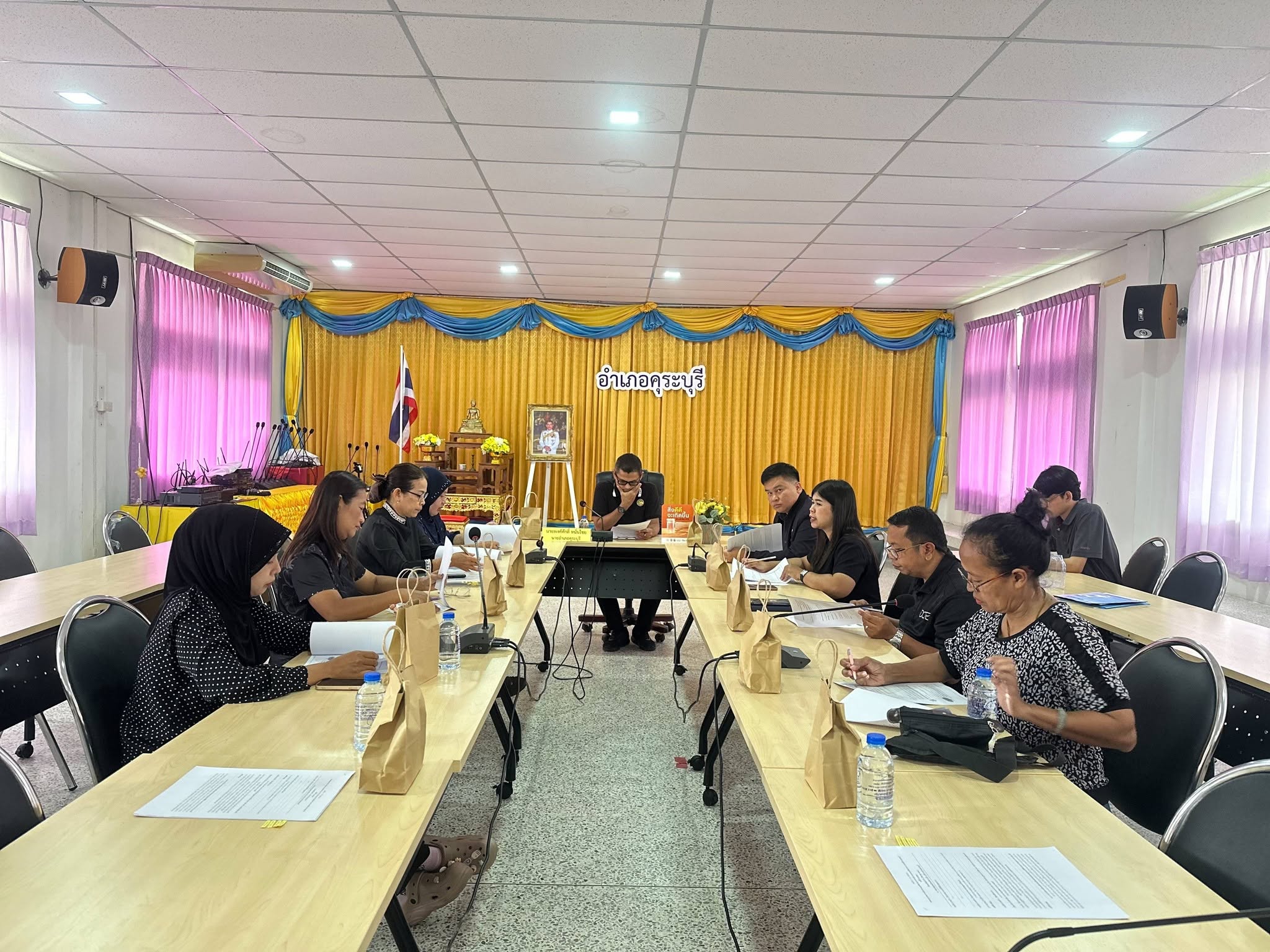 พช.คุระบุรี จัดประชุมคณะอนุกรรมการกลั่นกรองและติดตามการดำเนินงานกองทุนพัฒนาบทบาทสตรีอำเภอ ครั้งที่ 6/2569 พร้อมประชาสัมพันธ์ CDD AI เเละ Click ชุมชน 